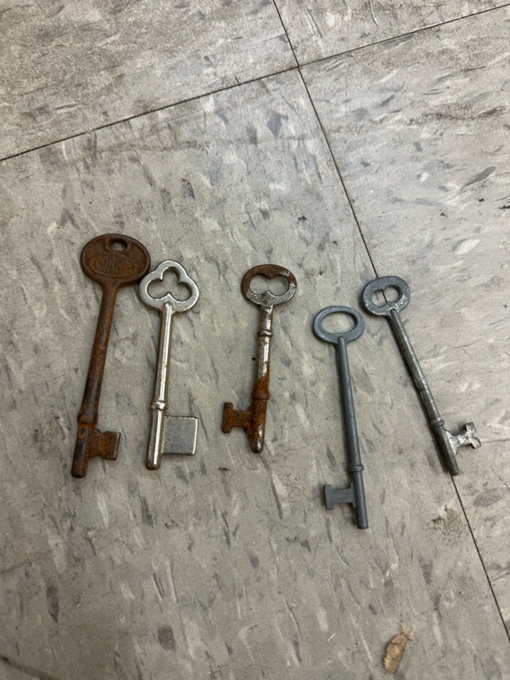Vintage Skeleton Keys Antique Old Rustic Keys Mixed Steampunk Crafts Decor